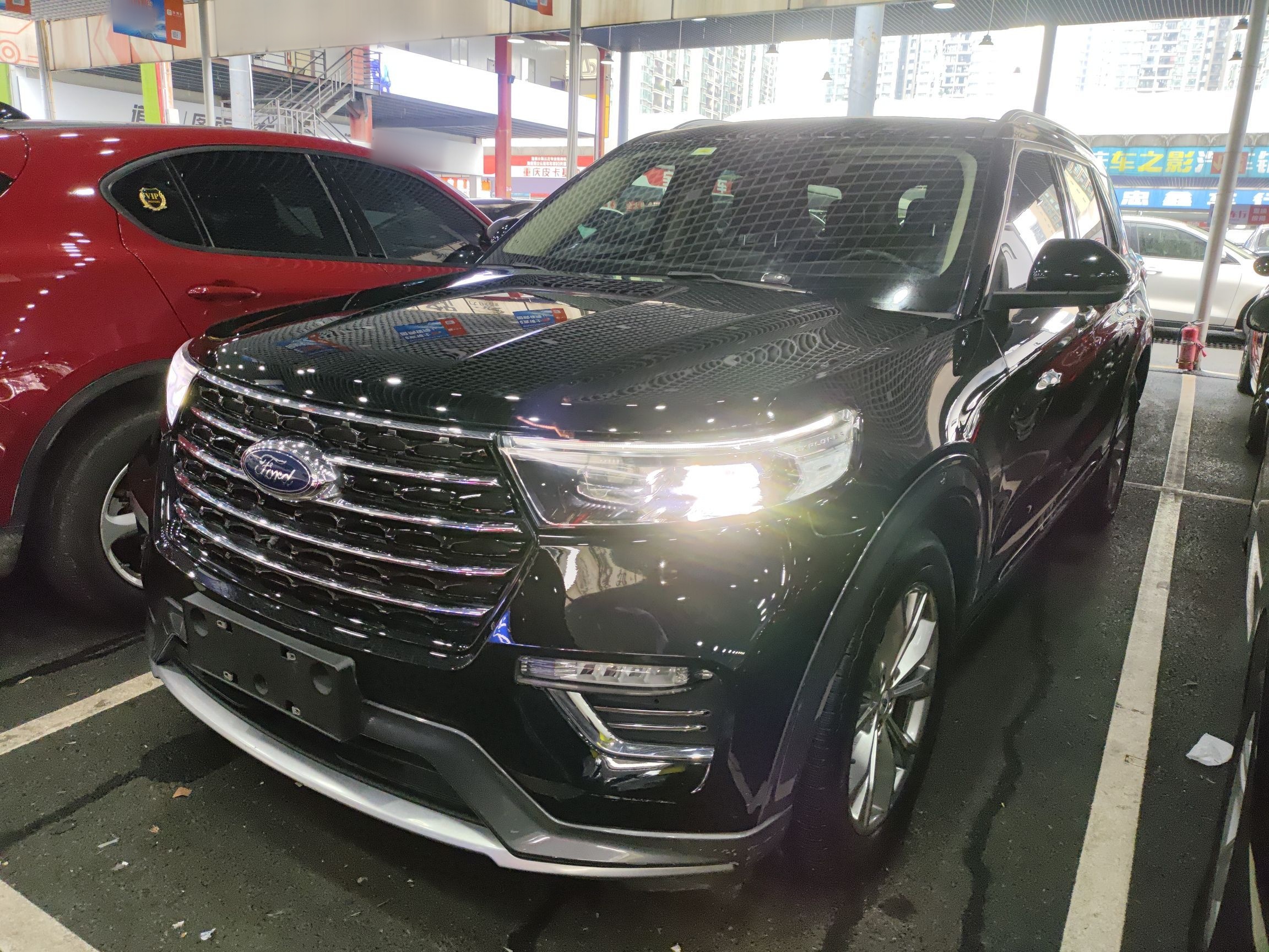 Под передней частью автомобиля