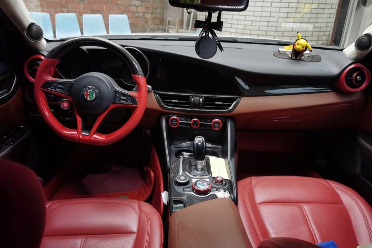 Used Alfa Romeo Giulia 2017 2.0T 200HP Luxury Edition Center Console