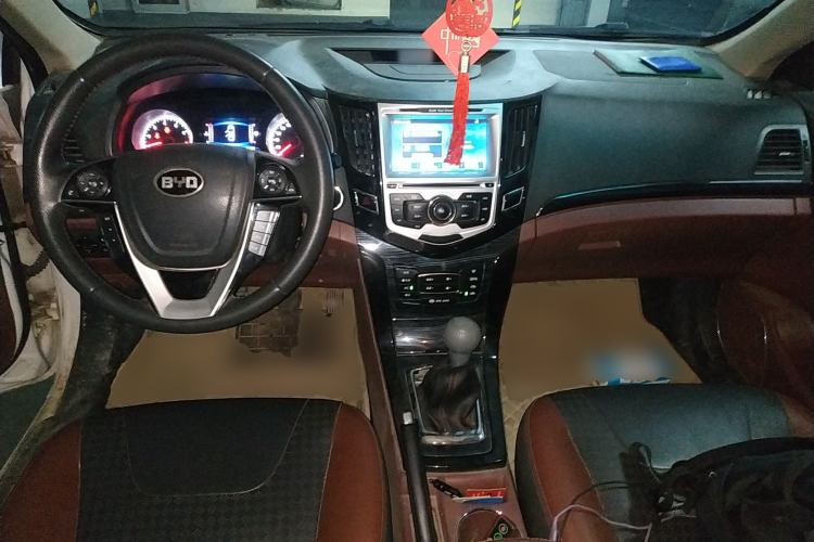 Used BYD Surui 2016 1.5L Manual Elite Edition Center Console