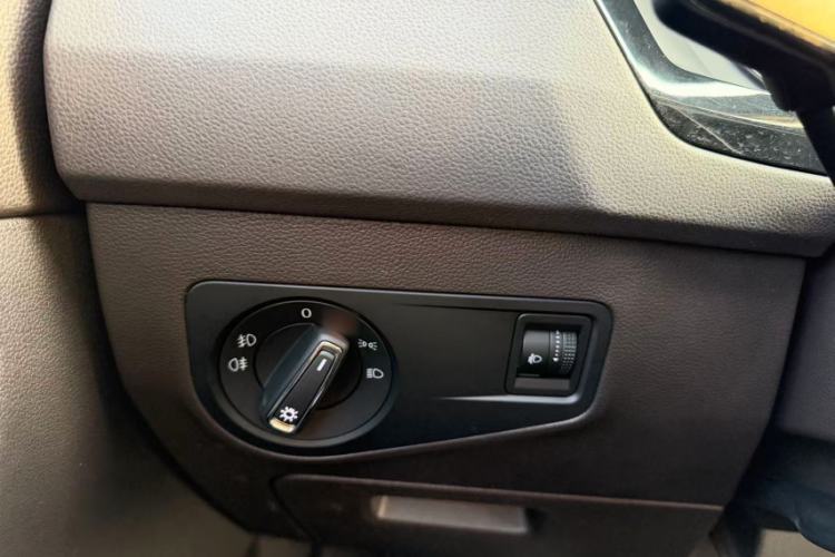 Used Volkswagen Tiguan L 2019 280TSI Automatic Two-Wheel Drive Panoramic Comfort Edition China V Standard
