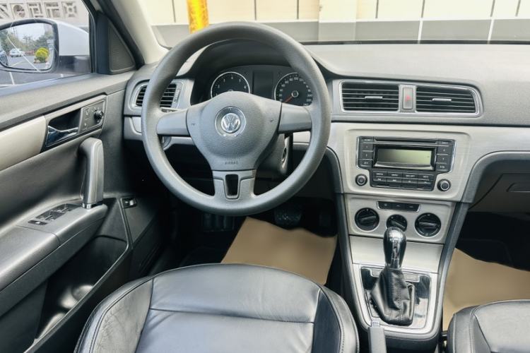 Used Volkswagen Lavida 2013 Restyled Classic 1.6L Automatic Comfort Edition Interior 3
