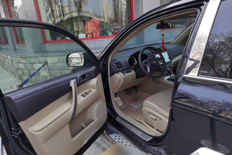 Used Toyota Highlander 2012 2.7L Two-Wheel Drive 7-Seater Luxury Edition Driver Seat