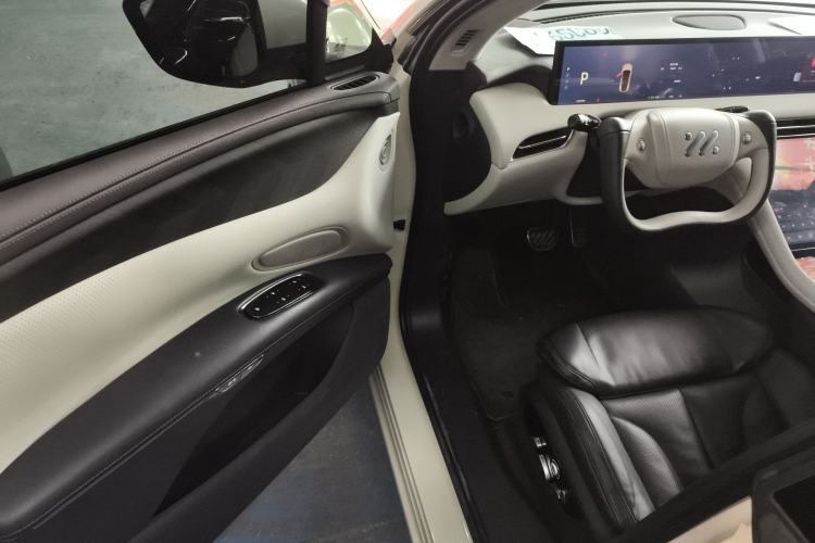 Used IM LS7 2023 100kWh Lux Rear-Drive Version