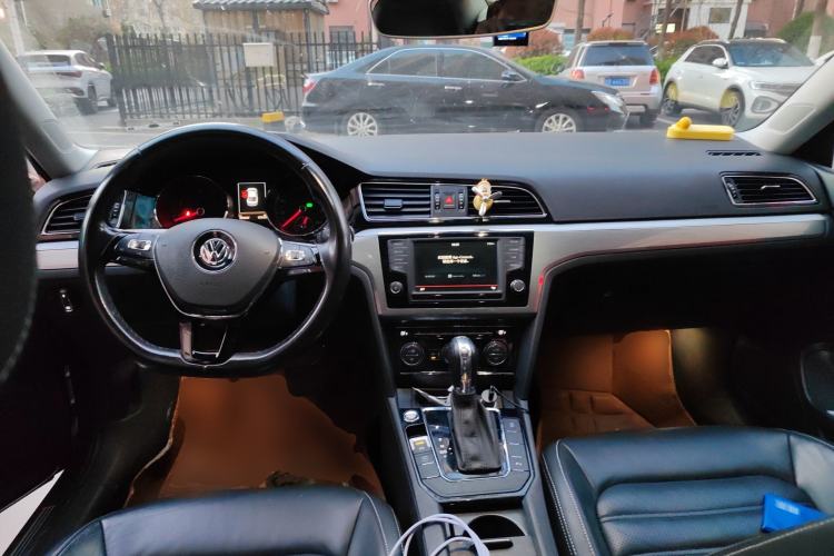 Used Volkswagen Lamando 2015 280TSI DSG Luxury Edition Center Console