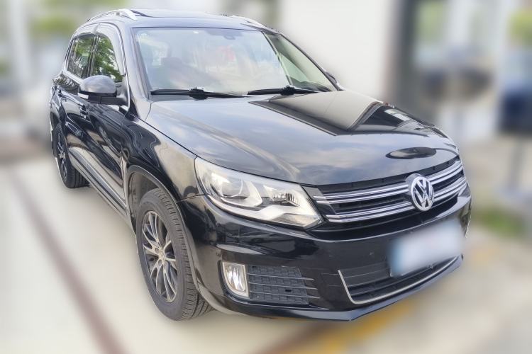 Used Volkswagen Tiguan 2015 1.8TSI Automatic All-Wheel-Drive Luxury Model Front Right 45 Deg