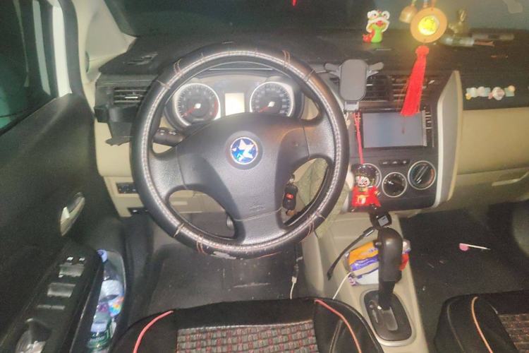 Used Venucia R50 2013 1.6L Automatic Fashion Edition
