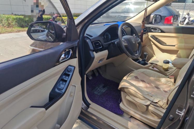 Used Baojun 730 2014 1.5L manual Comfort version 7 seats
