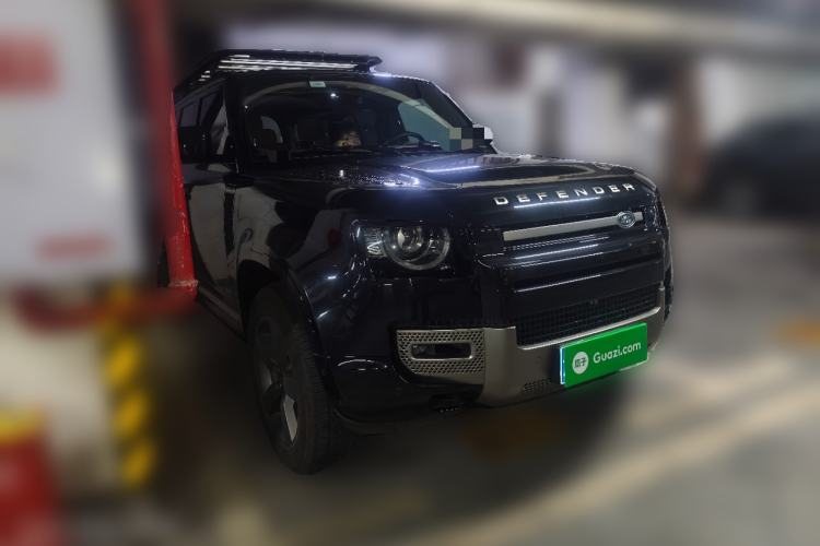 Used Land Rover Defender 2025 110 3.0T P400 – Dynamic HSE Front Right 45 Deg