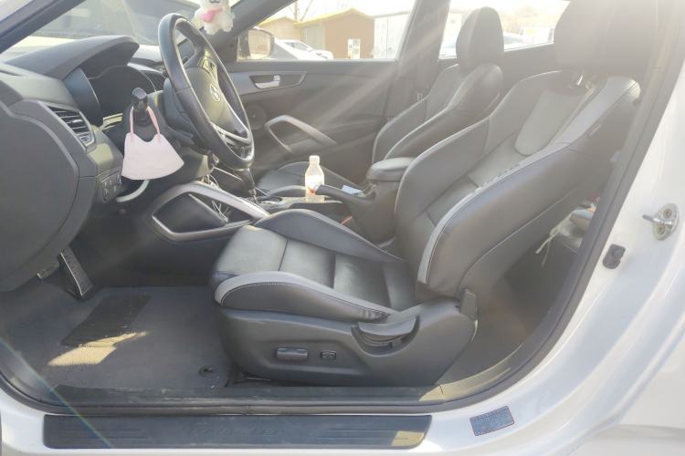 Used Hyundai Veloster 2015 1.6T Automatic Luxury Edition Left Front Seat