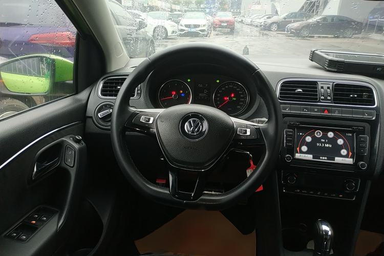 Used Volkswagen Polo 2014 1.6L Automatic Luxury Edition Steering Wheel
