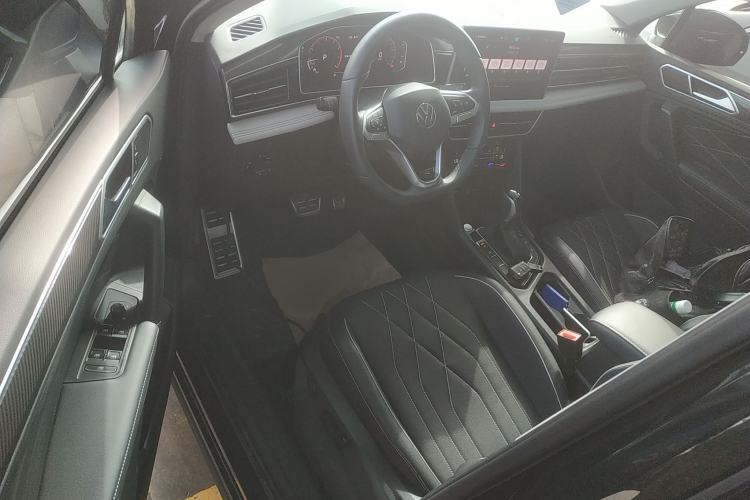 Used Volkswagen Tiguan L 2024 Outstanding Model 330TSI Automatic Two-Wheel Drive R-Line Dragon Glory Edition Driver Seat