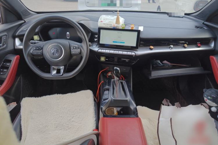 Used MG 5 2021 180 DVVT CVT Youth Luxury Edition Center Console