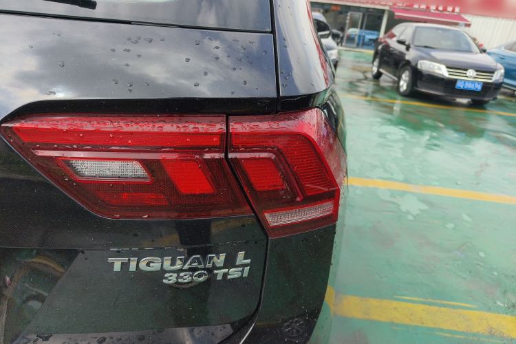 Used Volkswagen Tiguan L 2019 Updated Version 330TSI Automatic Two-Wheel Drive Panoramic Comfort Edition China VI Standard Right Rear Taillight