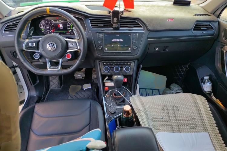 Used Volkswagen Tiguan L 2018 330TSI Automatic Two-Wheel Drive Luxury Edition Center Console