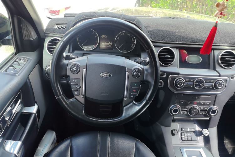 Used Land Rover Discovery 2016 3.0 SC Obsidian Black Heritage Edition HSE Steering Wheel