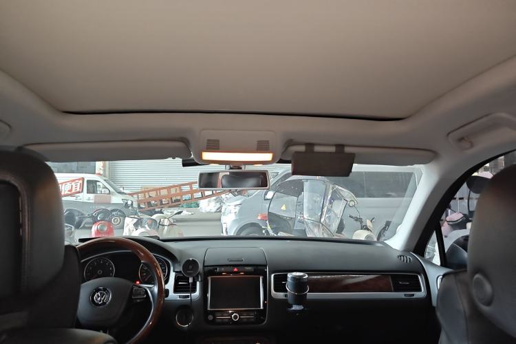 Used Volkswagen Touareg 2011 3.0 TSI Hybrid Headliner