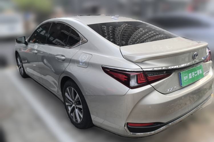 Used Lexus ES 2020 300h Premier Edition Rear Left 45 Deg