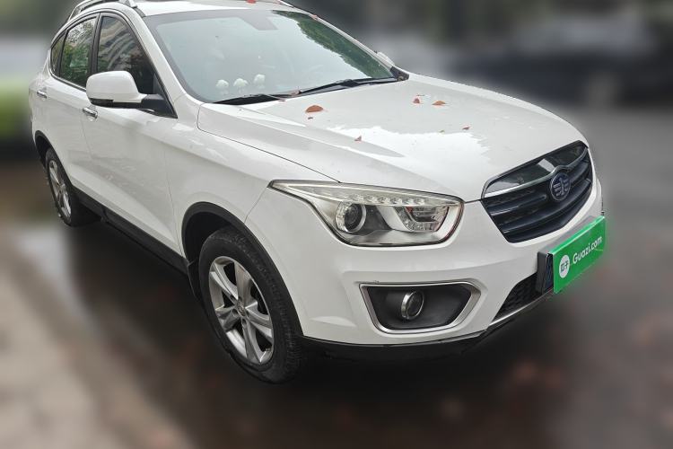 Used Bestune X80 2016 2.0L automatic Comfort trim level Front Right 45 Deg