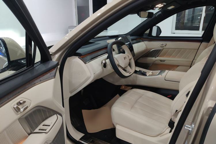 Used ONVO Luxeed L90 2025 Model—Max Six-Seater Version
