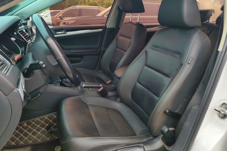 Used Volkswagen Sagitar 2015 1.6L Automatic Comfort Model
