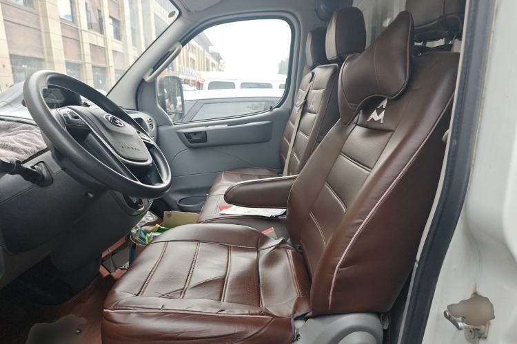 Used SAIC MAXUS Xintu V80 2021 2.0T Manual Classic City Delivery King Short Wheelbase Mid-Roof Design 3 Seats
