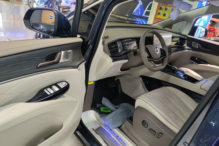 Used Denza D9 2022 DM-i 970 Four-Wheel Drive Prestige Model Driver Seat