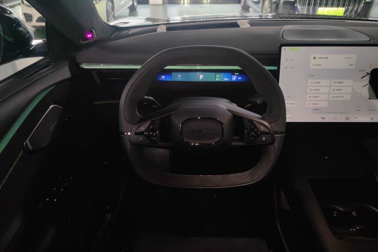 Used Lynk & Co Lynk & Co 10 EM-P 2025 Model 240 All-Wheel Drive Ultra—Sport Edition