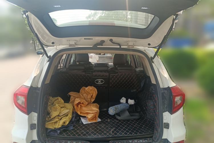 Used BYD Song 2017 Gaishe Upgrade Edition 1.5TID Automatic Elite Model Trunk