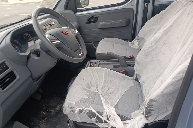 Used Wuling Yangguang 2024 300KM Comfort Version Passenger Van 75kW Left Front Seat