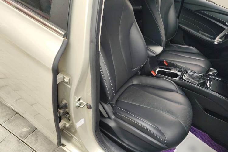 Used Roewe i5 2020 1.5L Automatic 4G Connect Luxury Flagship Edition
