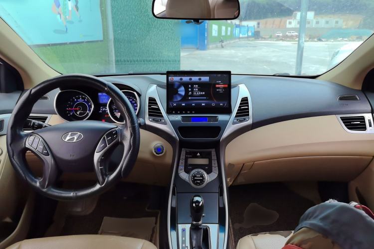 Used Hyundai Elantra (5th Generation / Langdong) 2012 1.6L Automatic Prestige Model Center Console