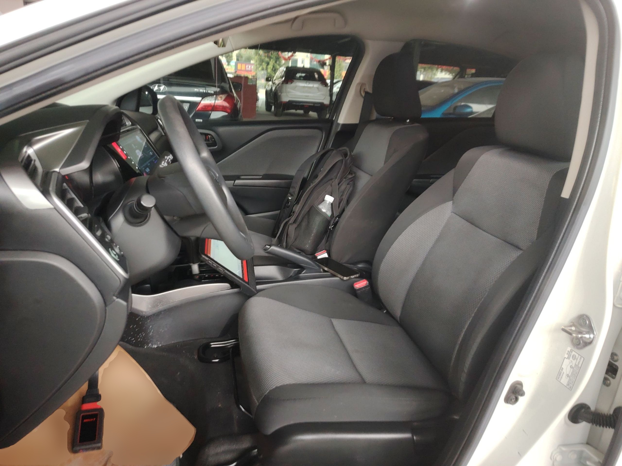 Переднее сиденье в автомобиле