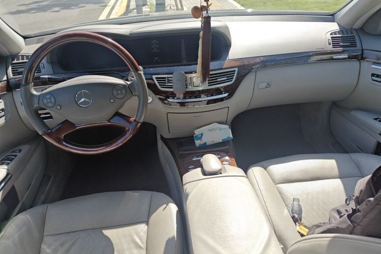 Used Mercedes-Benz S-Class 2012 S 350 L Grand Edition Center Console