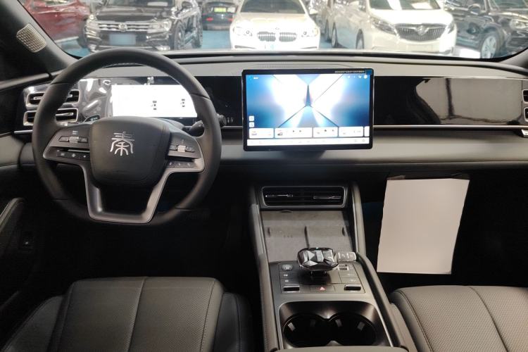 Used BYD Qin L 2025 DM-i Smart Drive 120KM Superior Model Center Console