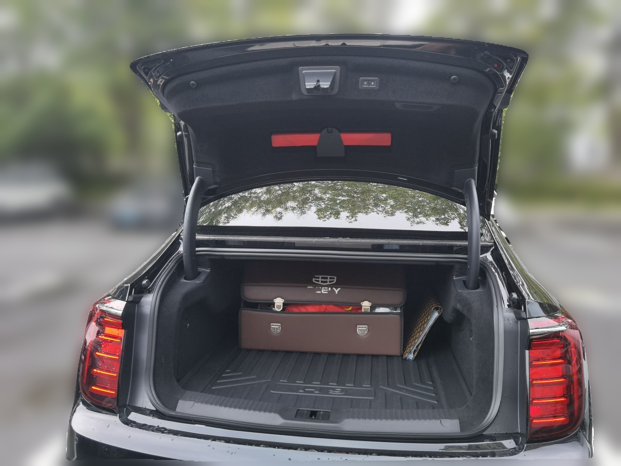 Hongqi H9 2025 Model Facelifted 2.0T Two-Wheel Drive Flag-Style Private Enjoyment Fashion Edition, 5 Seats - Chinese Trim Xiang — снимка 19