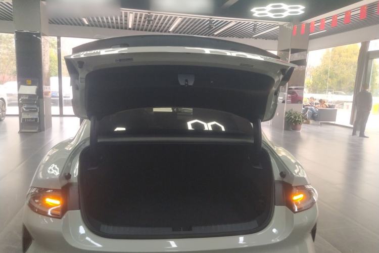 Used Xiaomi Auto SU7 2024 Four-Wheel Drive Ultra-Long Range Advanced Intelligent Driving Max Edition Trunk