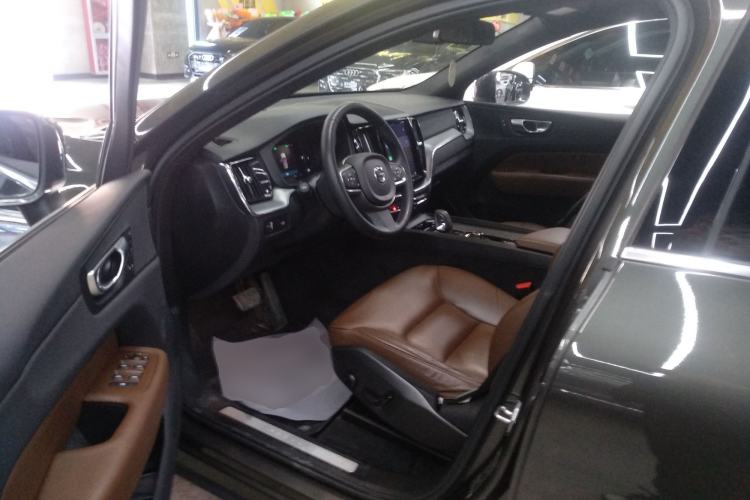 Used Volvo XC60 2022 B5 4x4 Zhiyi Luxury Edition
