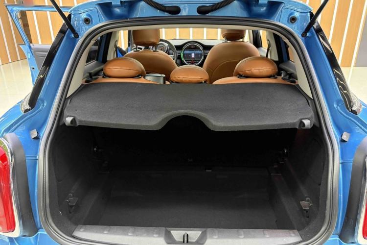 Used MINI 2016 1.2T ONE Five-Door Edition Interior 6