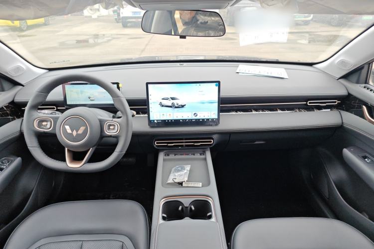 Used Wuling Xingguang 2025 70km Smart Standard Version Center Console