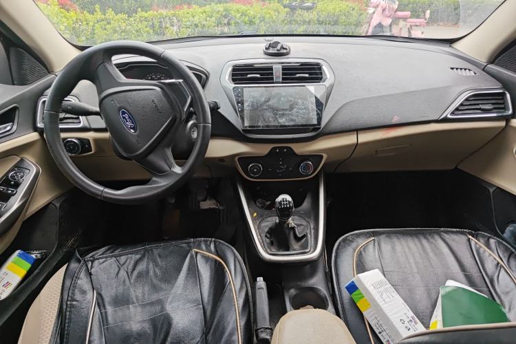 Used Ford Escort 2015 1.5L Manual Comfort Model Center Console