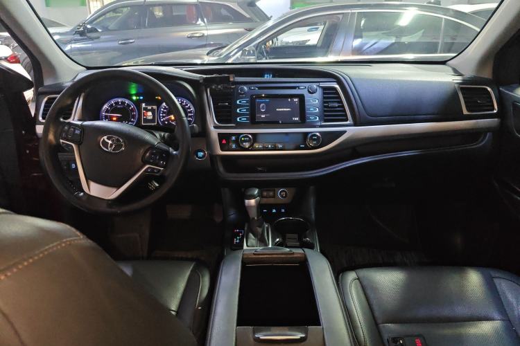 Used Toyota Highlander 2018 2.0T Four-Wheel Drive Luxury Edition 7 Seats China V Emission Standard Center Console