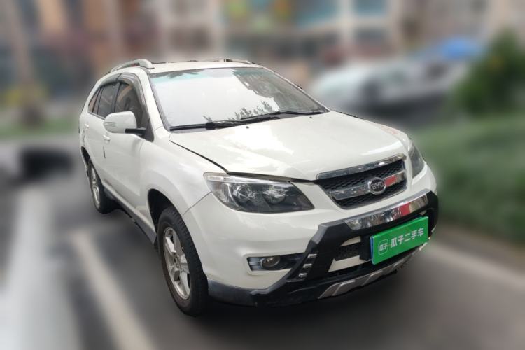 Used BYD S6 2014 1.5TI Manual Luxury 5-Seater Front Right 45 Deg