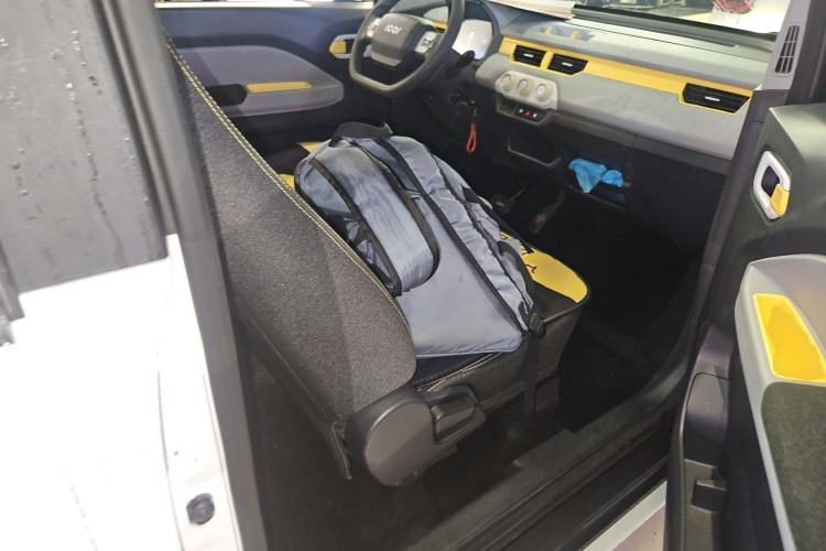 Used Chery New Energy QQ Ice Cream 2022 170km Sundae Phosphate Lithium-Ion Right Front Seat