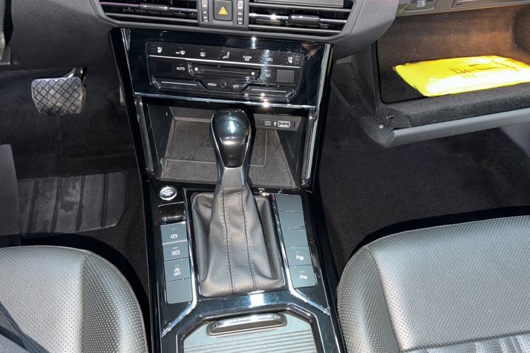 Used Volkswagen Passat 2022 330TSI Starry Luxury Edition – Exclusive Special Edition
