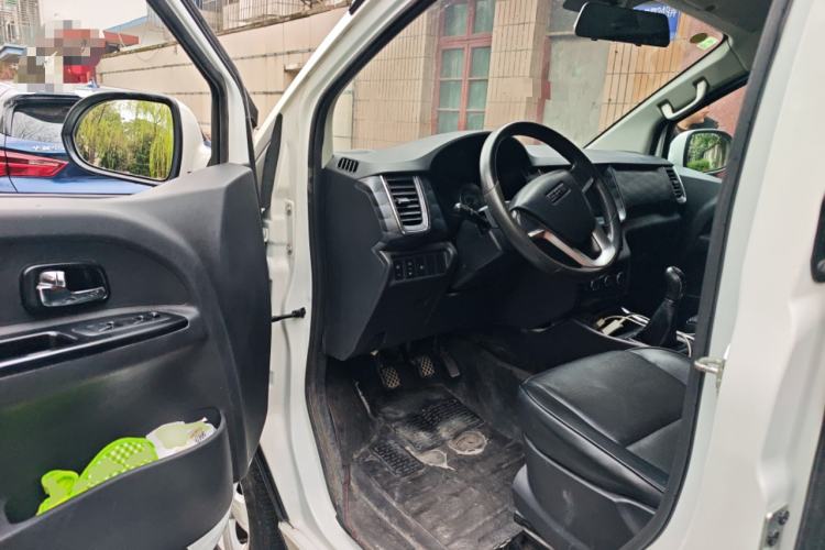 Used Jinbei Gold Hiace 2023 1.5L Passenger Van Travel Lion 5/6/7-Seater with Central Air Conditioning
