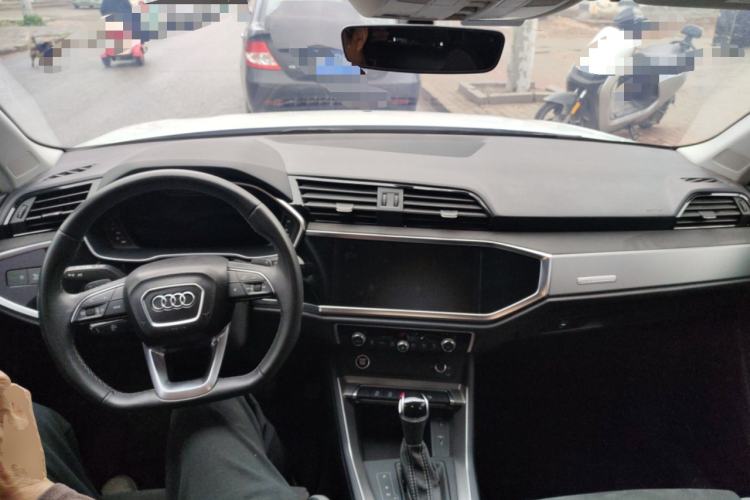 Used Audi Q3 2023 35 TFSI Fashion Dynamic Model (1.5T) Center Console