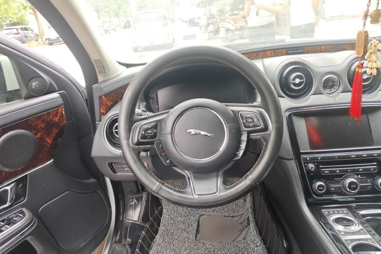 Used Jaguar XJ 2014 XJL 3.0 SC Two-Wheel-Drive Panoramic Business Edition