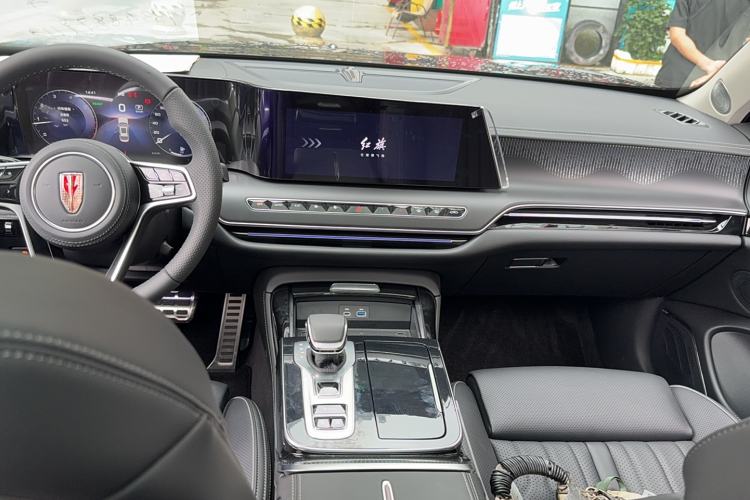 Used Hongqi H9 2025 Model Facelifted 2.0T Two-Wheel Drive Flag-Style Luxury Business Edition, 5 Seats
