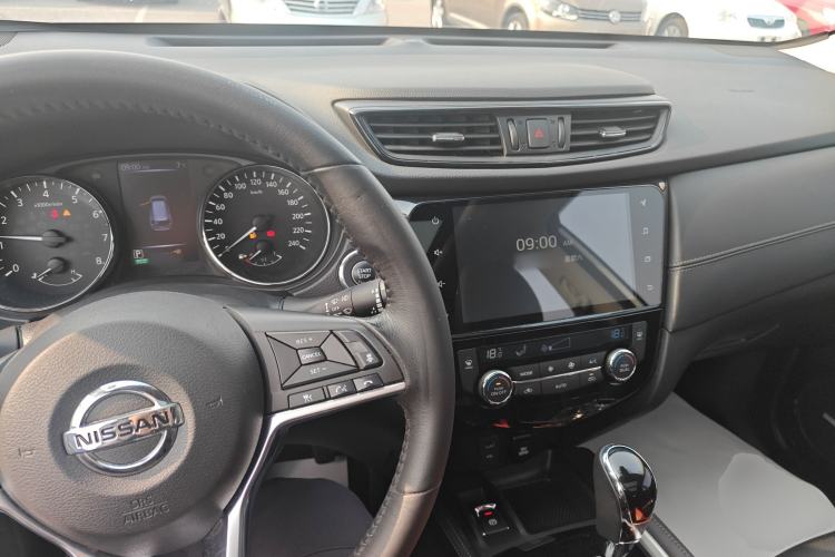 Used Nissan X-Trail 2019 2.5L CVT Smart Connect Luxury Edition 4WD Center Console