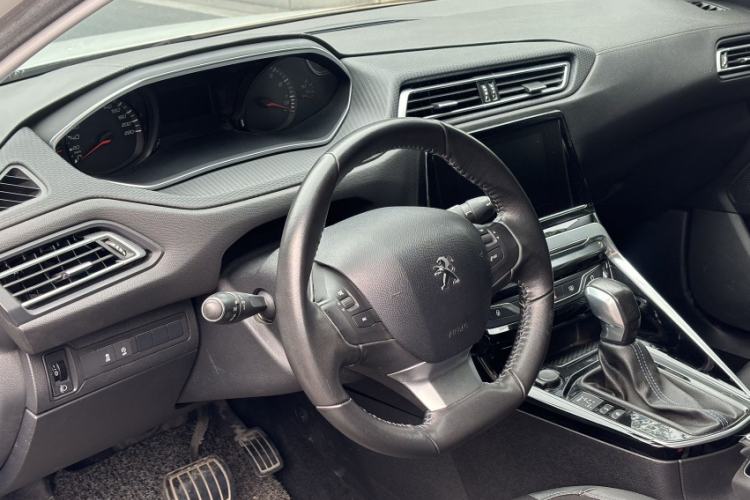 Used Peugeot 308 2016 1.6L Automatic Luxury Edition Interior 4